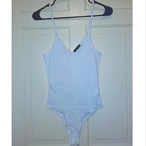 Ambiance white adjustable spaghetti strap bodysuit v neck size medium summer top